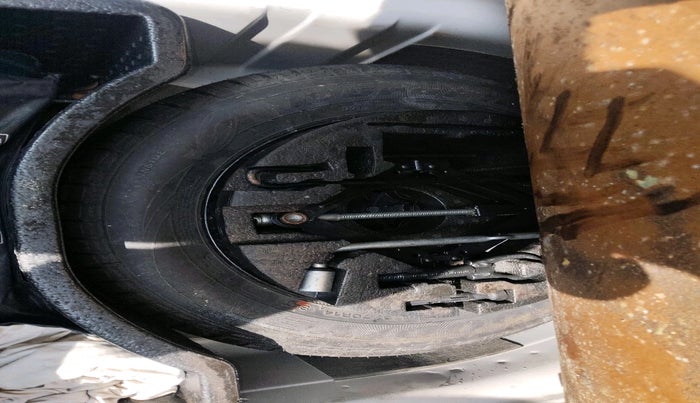 2019 Volkswagen Vento HIGHLINE PLUS 1.5 AT 16 ALLOY, Diesel, Automatic, 25,099 km, tyre