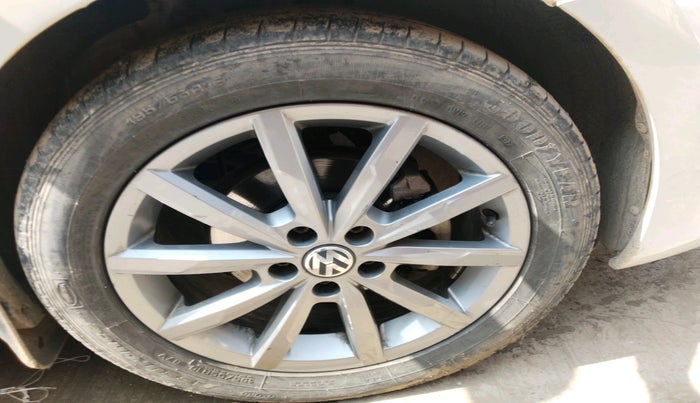 2019 Volkswagen Vento HIGHLINE PLUS 1.5 AT 16 ALLOY, Diesel, Automatic, 25,099 km, tyre