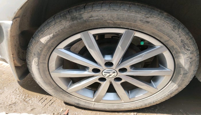 2019 Volkswagen Vento HIGHLINE PLUS 1.5 AT 16 ALLOY, Diesel, Automatic, 25,099 km, tyre