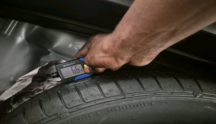 2021 KIA SELTOS HTX 1.5 PETROL, Petrol, Manual, 37,671 km, tyre