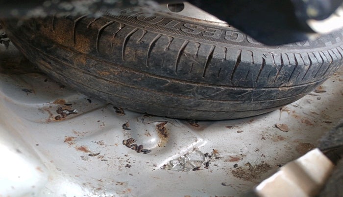 2012 Maruti Alto LXI CNG, Petrol, Manual, 1,20,000 km, tyre