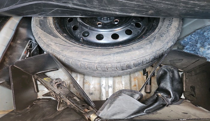 2011 Toyota Etios G, Petrol, Manual, 94,339 km, tyre