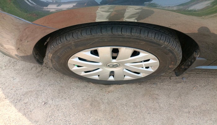 2018 Volkswagen Polo TRENDLINE 1.0L, Petrol, Manual, 98,783 km, tyre