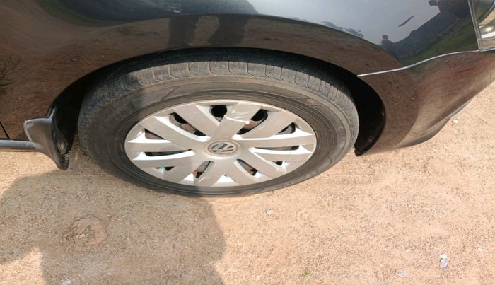 2018 Volkswagen Polo TRENDLINE 1.0L, Petrol, Manual, 98,783 km, tyre