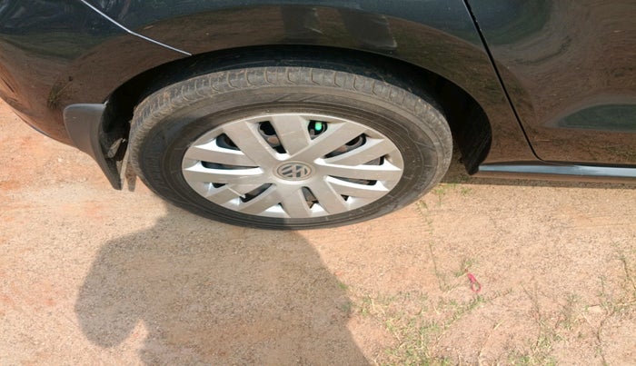 2018 Volkswagen Polo TRENDLINE 1.0L, Petrol, Manual, 98,783 km, tyre