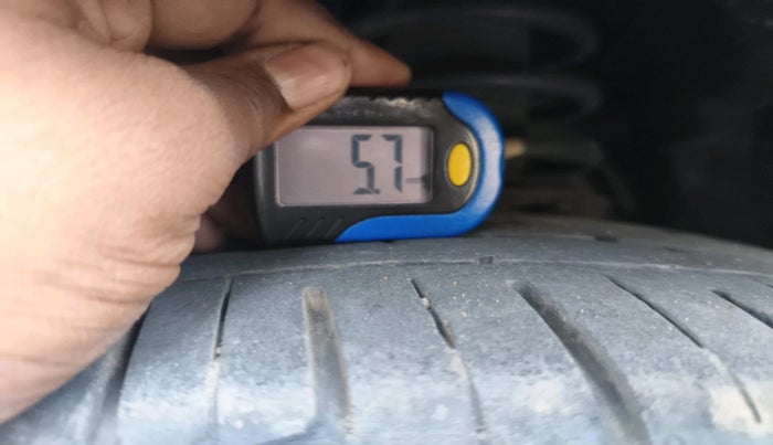 2018 Audi Q3 30 TDI PREMIUM PLUS, Diesel, Automatic, 1,08,289 km, tyre