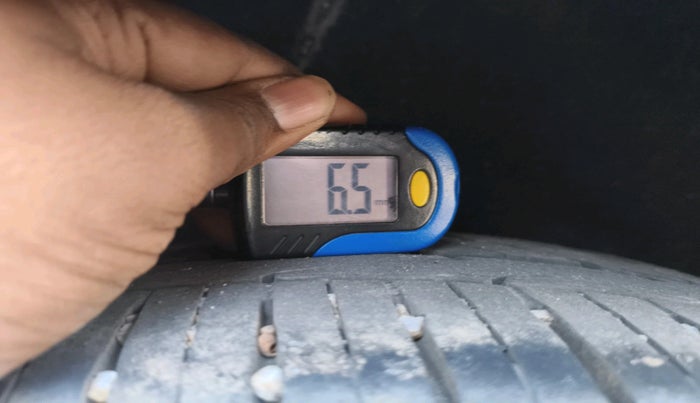 2018 Audi Q3 30 TDI PREMIUM PLUS, Diesel, Automatic, 1,08,289 km, tyre