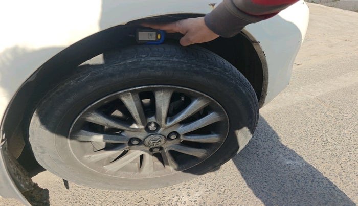 2011 Toyota Etios V, Petrol, Manual, 91,127 km, tyre