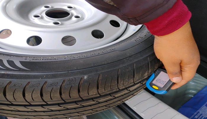 2019 Mahindra XUV300 W8 1.2 PETROL, Petrol, Manual, 40,736 km, tyre