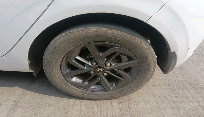 2022 Hyundai GRAND I10 NIOS SPORTZ 1.2 KAPPA VTVT CNG, Petrol, Manual, 76,706 km, tyre