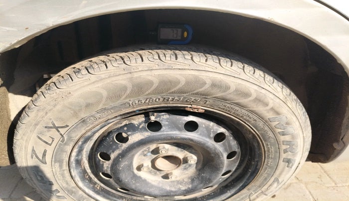 2015 Maruti Swift Dzire VXI, Petrol, Manual, 97,977 km, tyre