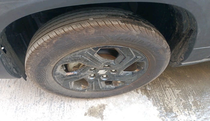 2023 Maruti BREZZA ZXI, Petrol, Manual, 27,483 km, tyre