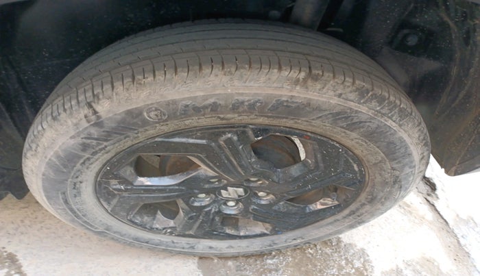 2023 Maruti BREZZA ZXI, Petrol, Manual, 27,483 km, tyre