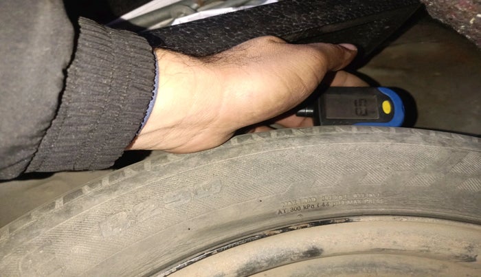 2015 Maruti Wagon R 1.0 VXI, Petrol, Manual, 1,60,325 km, tyre