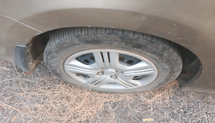 2011 Honda City 1.5L I-VTEC S MT, Petrol, Manual, 1,21,636 km, tyre