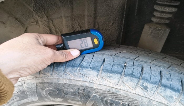 2023 Renault TRIBER RXL MT, Petrol, Manual, 1,11,476 km, tyre