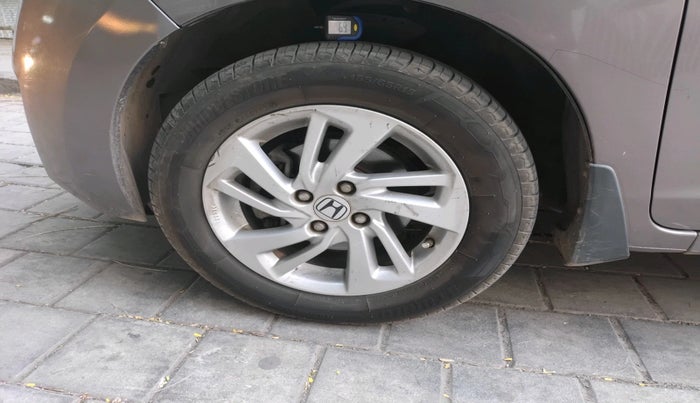 2015 Honda Jazz 1.2L I-VTEC VX, Petrol, Manual, 1,06,161 km, tyre