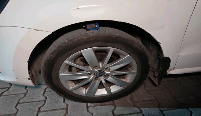 2014 Volkswagen Polo HIGHLINE1.5L, Diesel, Manual, 1,37,600 km, tyre