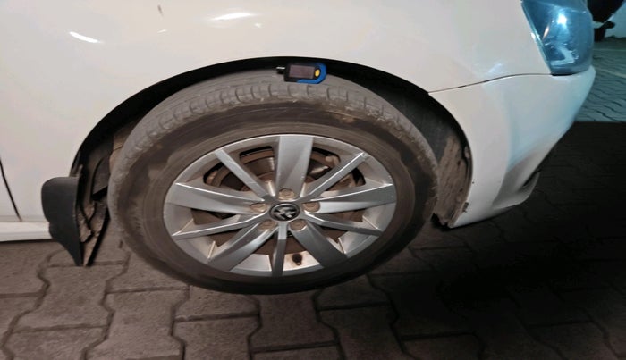 2014 Volkswagen Polo HIGHLINE1.5L, Diesel, Manual, 1,37,600 km, tyre