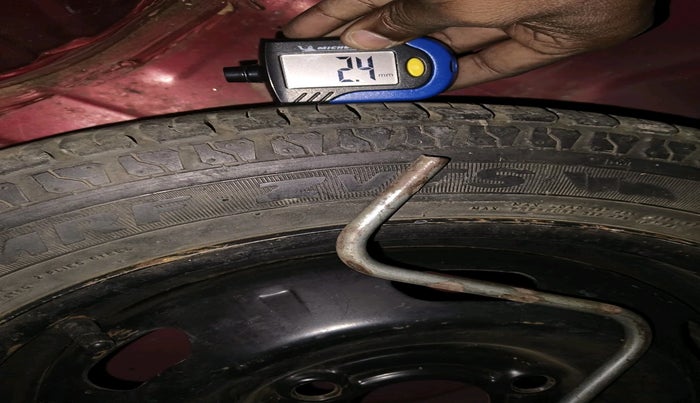 2017 Renault Kwid RXL 1.0 AMT, Petrol, Automatic, 29,258 km, tyre