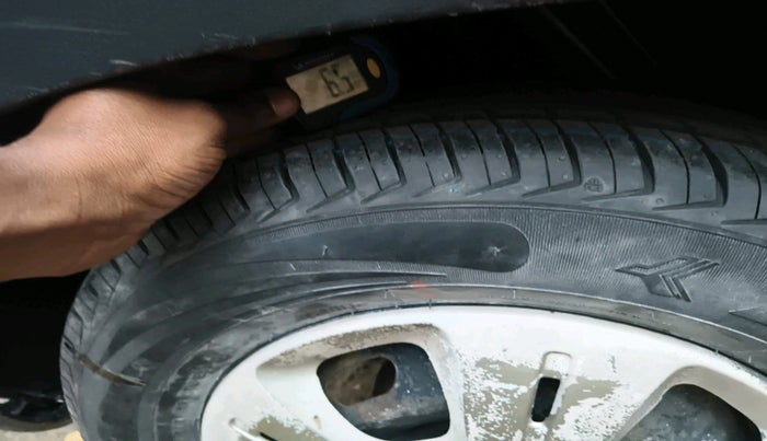 2017 Renault Kwid RXL 1.0 AMT, Petrol, Automatic, 29,258 km, tyre