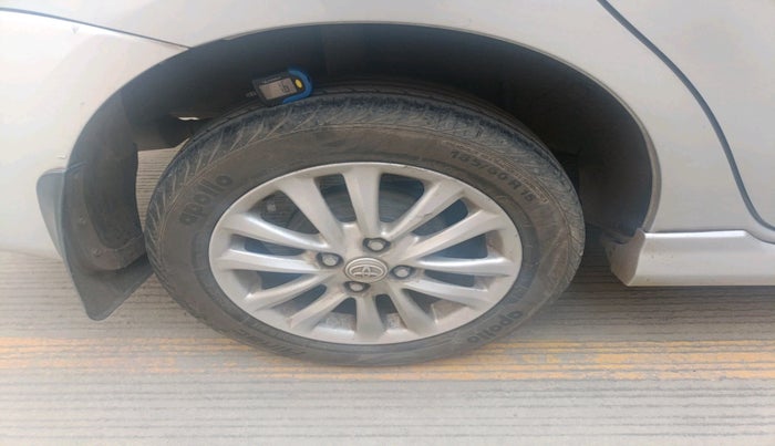 2013 Toyota Etios VX, Petrol, Manual, 94,575 km, tyre