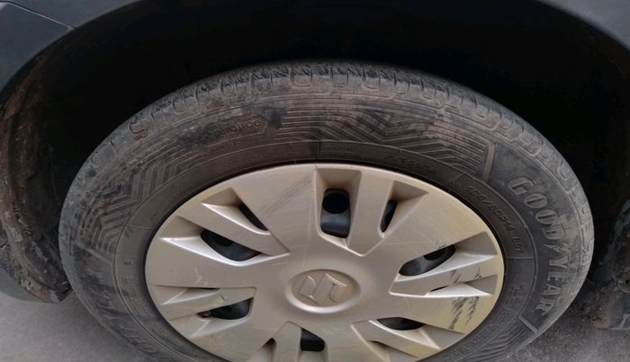 2013 Maruti Swift VXI, Petrol, Manual, 69,617 km, tyre