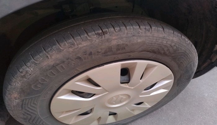 2013 Maruti Swift VXI, Petrol, Manual, 69,617 km, tyre