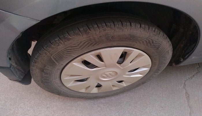 2013 Maruti Swift VXI, Petrol, Manual, 69,617 km, tyre