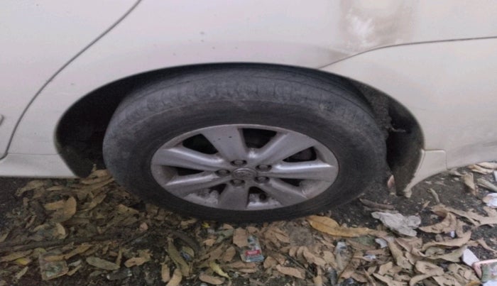 2011 Toyota Corolla Altis G PETROL, Petrol, Manual, 1,05,043 km, tyre