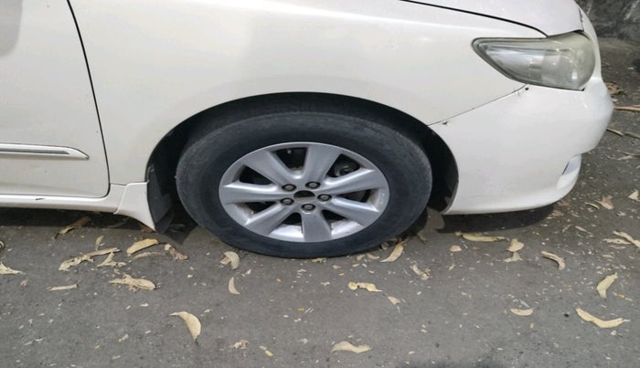 2011 Toyota Corolla Altis G PETROL, Petrol, Manual, 1,05,043 km, tyre