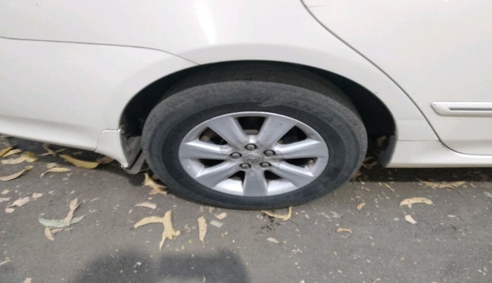 2011 Toyota Corolla Altis G PETROL, Petrol, Manual, 1,05,043 km, tyre