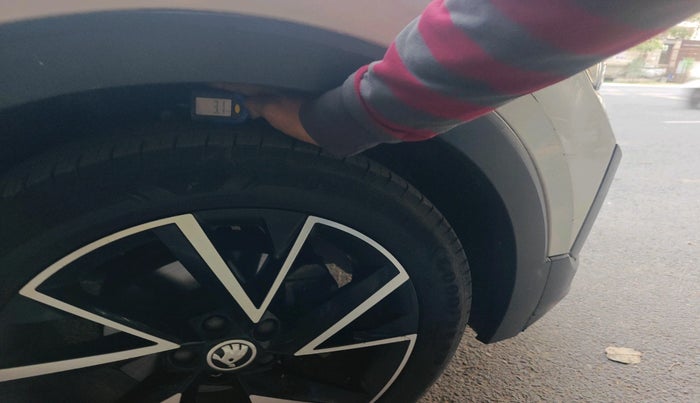 2023 Skoda KUSHAQ MONTE CARLO 1.0L TSI AT, Petrol, Automatic, 77,493 km, tyre