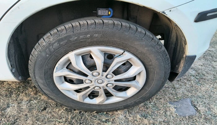 2016 Maruti Swift VXI, Petrol, Manual, 96,077 km, tyre