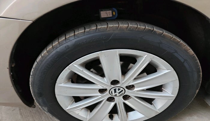 2017 Volkswagen Vento HIGHLINE 1.5 AT, Diesel, Automatic, 1,26,185 km, tyre