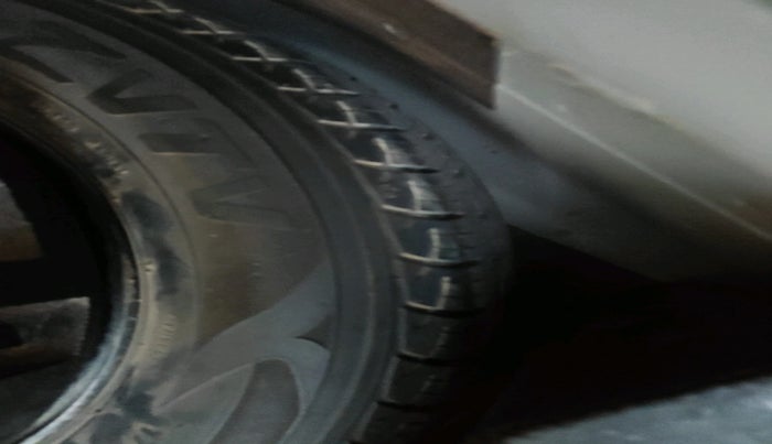 2017 Volkswagen Vento HIGHLINE 1.5 AT, Diesel, Automatic, 1,26,185 km, tyre