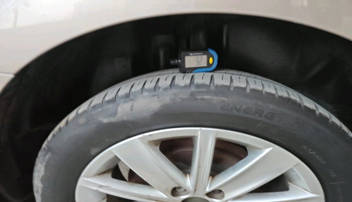 2017 Volkswagen Vento HIGHLINE 1.5 AT, Diesel, Automatic, 1,26,185 km, tyre