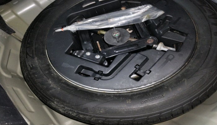 2017 Mahindra Kuv100 K8 5 STR, Petrol, Manual, 22,824 km, tyre