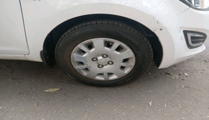 2013 Hyundai i20 MAGNA 1.2, Petrol, Manual, 30,611 km, tyre