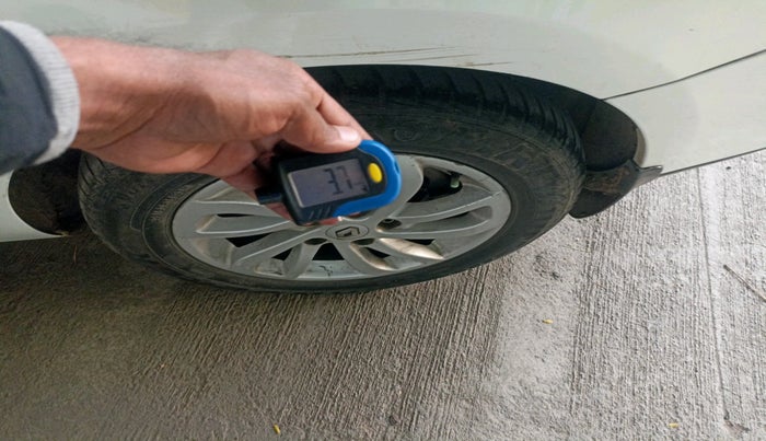 2014 Renault Fluence 1.5 E4, Diesel, Manual, 1,00,004 km, tyre