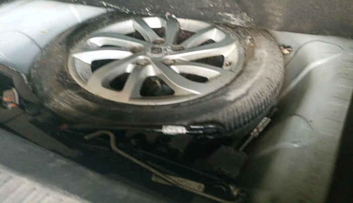 2014 Renault Fluence 1.5 E4, Diesel, Manual, 1,00,004 km, tyre