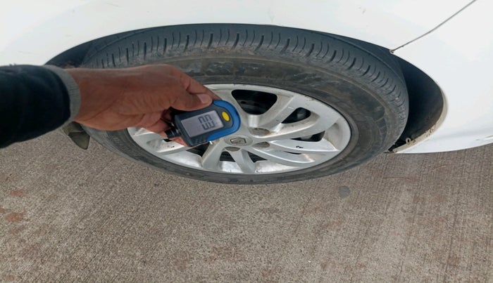 2014 Renault Fluence 1.5 E4, Diesel, Manual, 1,00,004 km, tyre