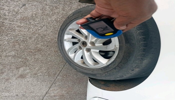 2014 Renault Fluence 1.5 E4, Diesel, Manual, 1,00,004 km, tyre