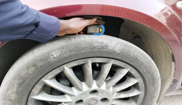 2013 Fiat Linea EMOTION 1.3, Diesel, Manual, 1,57,076 km, tyre