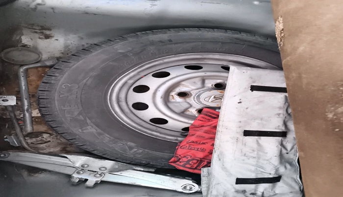 2012 Hyundai Eon D-LITE O, Petrol, Manual, 88,002 km, tyre