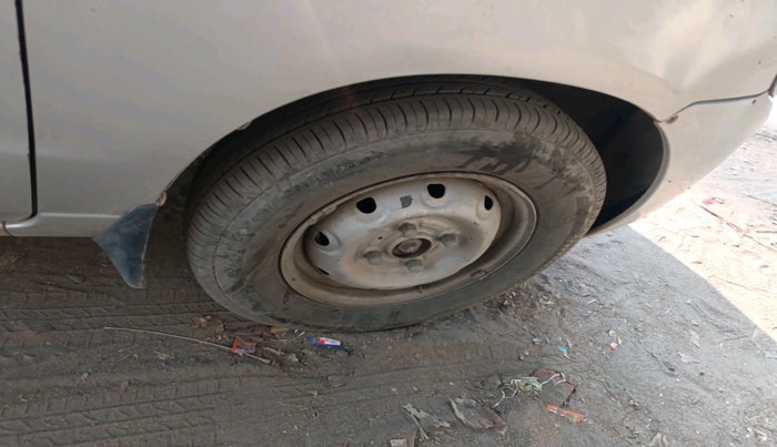 2011 Maruti Alto LXI CNG, Petrol, Manual, 33,761 km, tyre