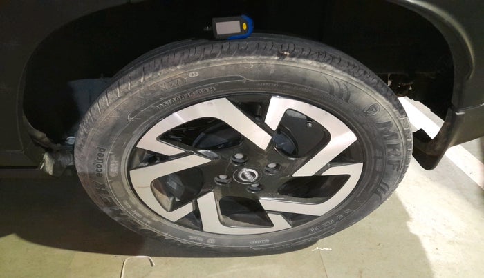 2024 Nissan MAGNITE XV MT, Petrol, Manual, 34,000 km, tyre