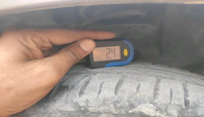 2013 Honda Brio V MT, Petrol, Manual, 74,133 km, tyre