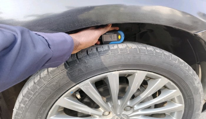 2017 Maruti Ciaz ALPHA  AT 1.4  PETROL, Petrol, Automatic, 2,14,351 km, tyre