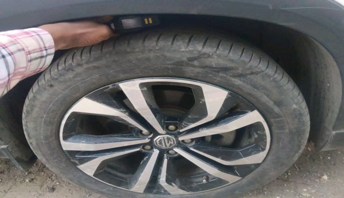 2023 MG HECTOR PLUS SHARP PRO 2.0 TURBO DIESEL 7 STR, Diesel, Manual, 84,659 km, tyre